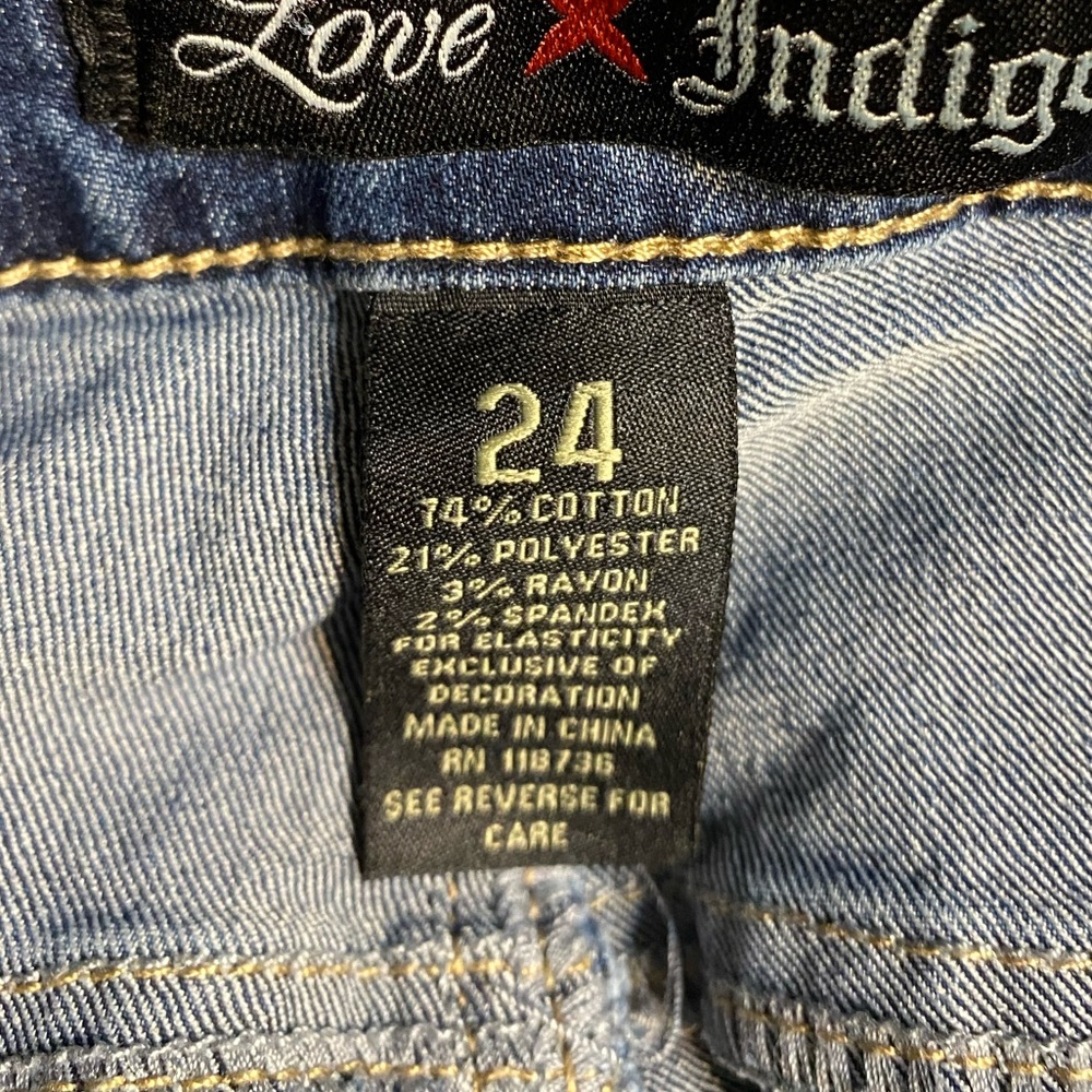 Love indigo lightly distressed, embellished, capris, size 24 plus - Picture 8 of 15